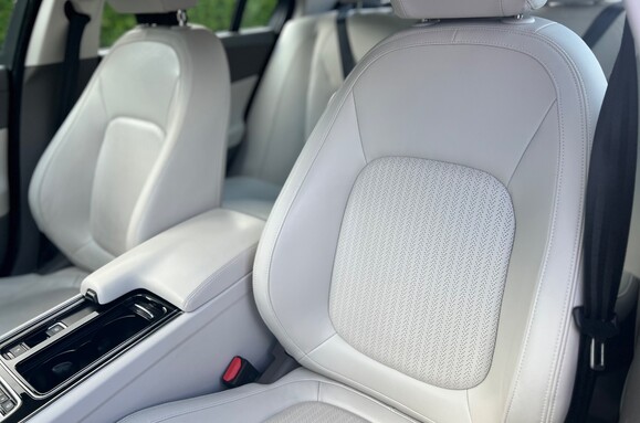 Jaguar XE 2.0D PORTFOLIO AUTOMATIC 24