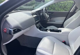 Jaguar XE 2.0D PORTFOLIO AUTOMATIC 25
