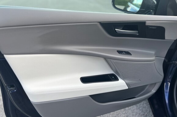 Jaguar XE 2.0D PORTFOLIO AUTOMATIC 27