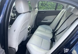 Jaguar XE 2.0D PORTFOLIO AUTOMATIC 30