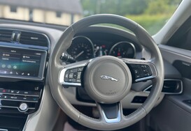 Jaguar XE 2.0D PORTFOLIO AUTOMATIC 31