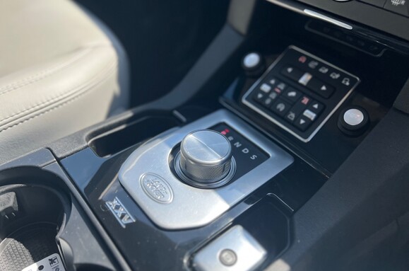Land Rover Discovery SDV6 XXV 3.0 AUTO - 7 SEATS 26
