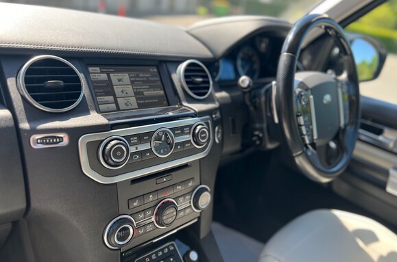 Land Rover Discovery SDV6 XXV 3.0 AUTO - 7 SEATS 37