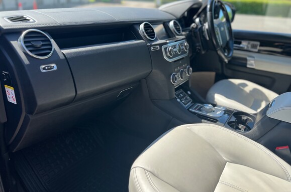 Land Rover Discovery SDV6 XXV 3.0 AUTO - 7 SEATS 38