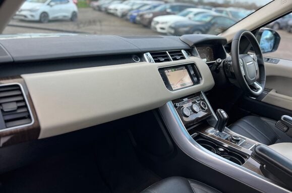 Land Rover Range Rover Sport 3.0 SDV6 HSE AUTO 28