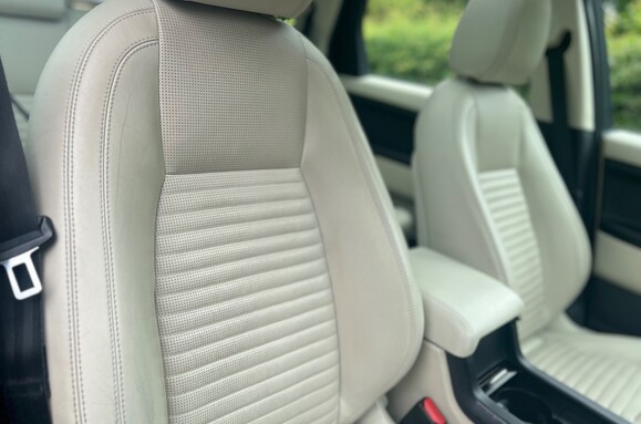 Land Rover Discovery Sport 2.2 SD4 HSE LUXURY AUTOMATIC 15