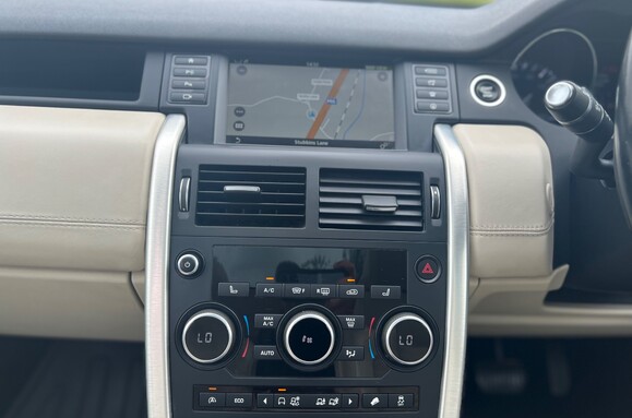 Land Rover Discovery Sport 2.2 SD4 HSE LUXURY AUTOMATIC 34