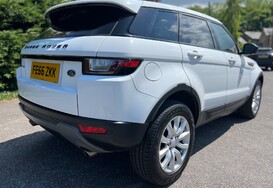 Land Rover Range Rover Evoque TD4 SE TECH AUTO 8