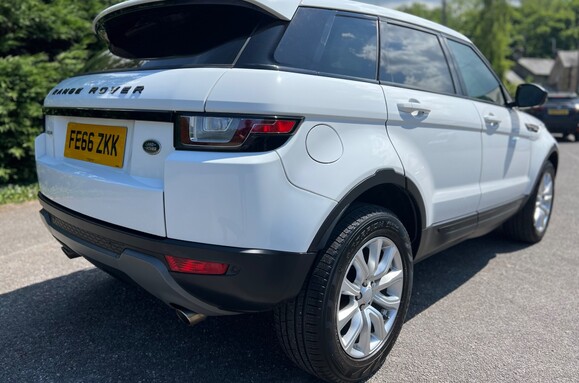 Land Rover Range Rover Evoque TD4 SE TECH AUTO 8