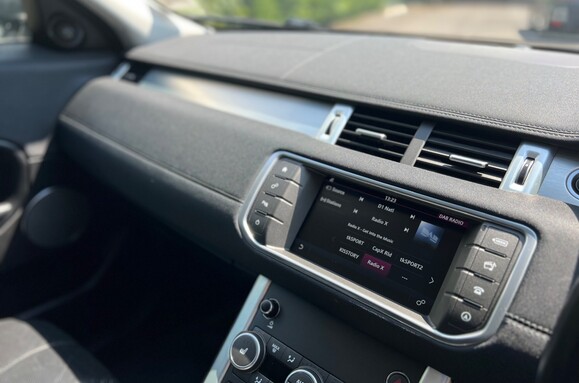 Land Rover Range Rover Evoque TD4 SE TECH AUTO 21