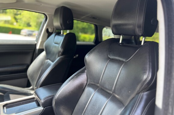 Land Rover Range Rover Evoque TD4 SE TECH AUTO 32
