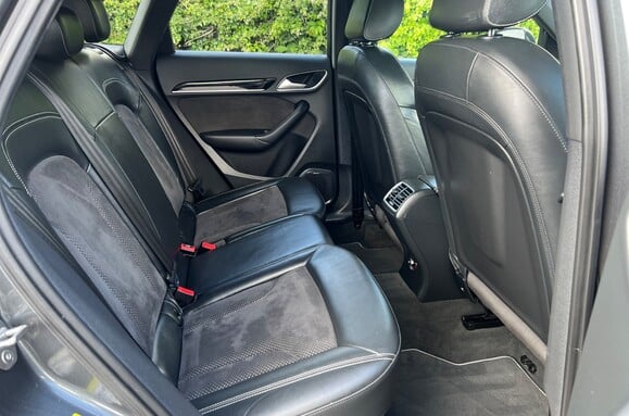 Audi Q3 2.0 TDI QUATTRO BLACK EDITION AUTO 21