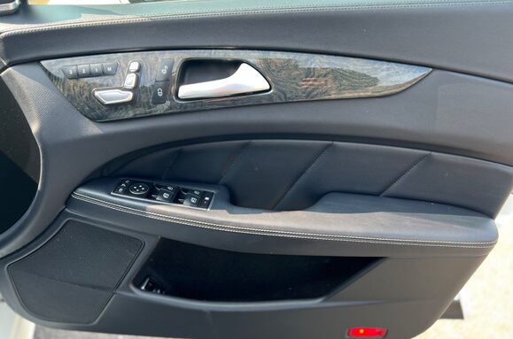 Mercedes-Benz CLS CLS220 D AMG LINE PREMIUM PLUS AUTO 19