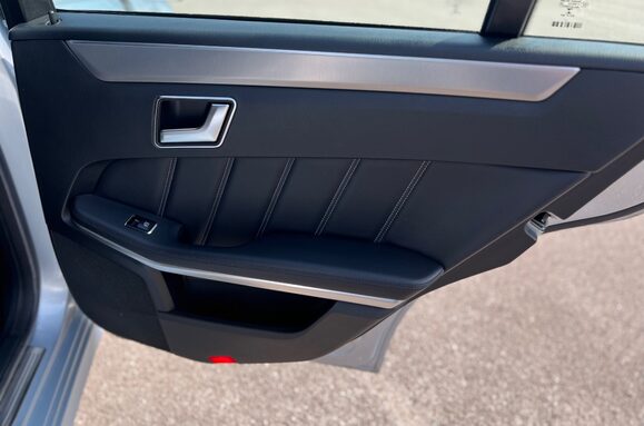 Mercedes-Benz E Class E220 BlueTEC 2.1 D SE AUTO 26