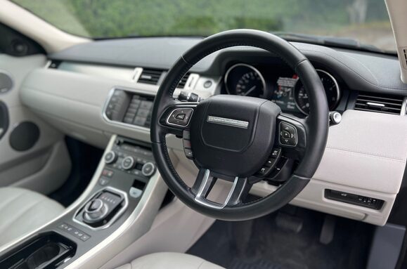 Land Rover Range Rover Evoque 2.2 SD4 PURE TECH AUTO PAN ROOF 17