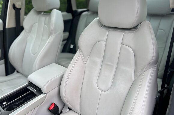 Land Rover Range Rover Evoque 2.2 SD4 PURE TECH AUTO PAN ROOF 24