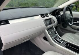 Land Rover Range Rover Evoque 2.2 SD4 PURE TECH AUTO PAN ROOF 26