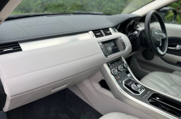 Land Rover Range Rover Evoque 2.2 SD4 PURE TECH AUTO PAN ROOF 26