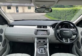 Land Rover Range Rover Evoque 2.2 SD4 PURE TECH AUTO PAN ROOF 32