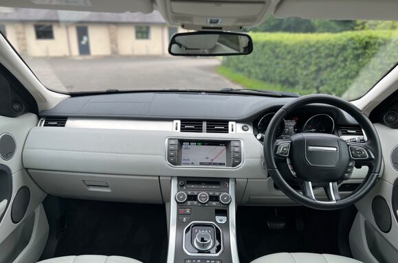 Land Rover Range Rover Evoque 2.2 SD4 PURE TECH AUTO PAN ROOF 32