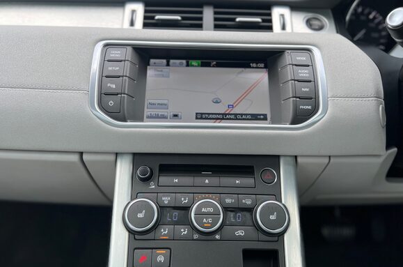 Land Rover Range Rover Evoque 2.2 SD4 PURE TECH AUTO PAN ROOF 33