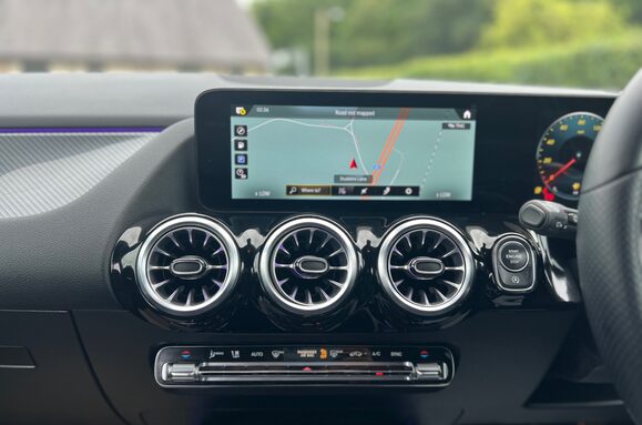 Mercedes-Benz GLA Class GLA 200 AMG LINE EXECUTIVE AUTO 33