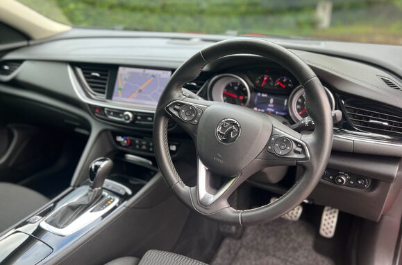 Vauxhall Insignia 2.0 TDi SRI NAV AUTO TOURER ESTATE 17