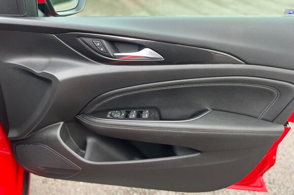 Vauxhall Insignia 2.0 TDi SRI NAV AUTO TOURER ESTATE 18