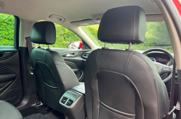 Vauxhall Insignia 2.0 TDi SRI NAV AUTO TOURER ESTATE 19