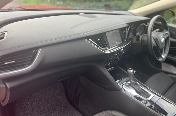 Vauxhall Insignia 2.0 TDi SRI NAV AUTO TOURER ESTATE 26
