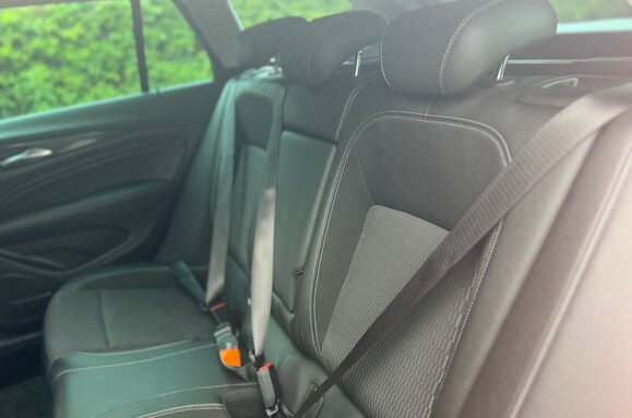 Vauxhall Insignia 2.0 TDi SRI NAV AUTO TOURER ESTATE 29