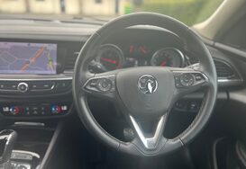 Vauxhall Insignia 2.0 TDi SRI NAV AUTO TOURER ESTATE 31