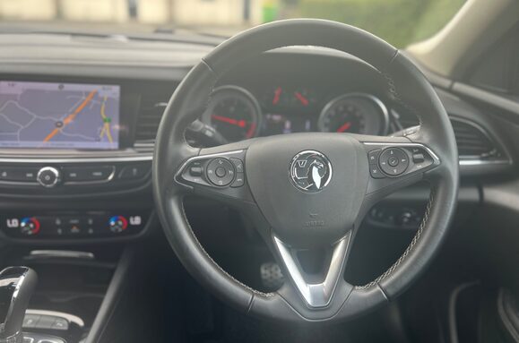 Vauxhall Insignia 2.0 TDi SRI NAV AUTO TOURER ESTATE 31