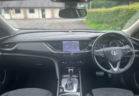 Vauxhall Insignia 2.0 TDi SRI NAV AUTO TOURER ESTATE 32