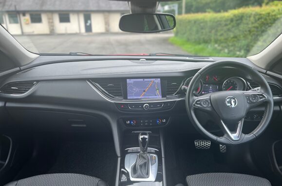 Vauxhall Insignia 2.0 TDi SRI NAV AUTO TOURER ESTATE 32