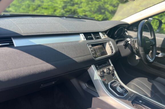Land Rover Range Rover Evoque 2.2 SD4 PURE TECH AUTO PAN ROOF 26