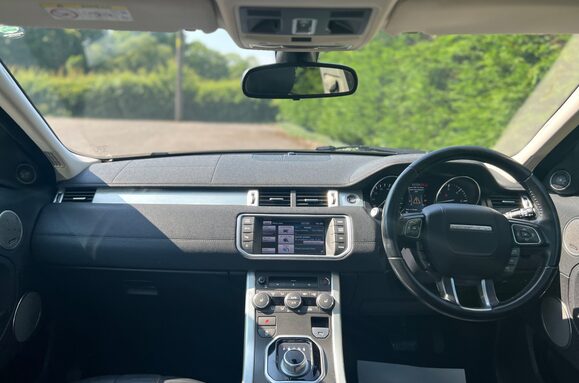 Land Rover Range Rover Evoque 2.2 SD4 PURE TECH AUTO PAN ROOF 32