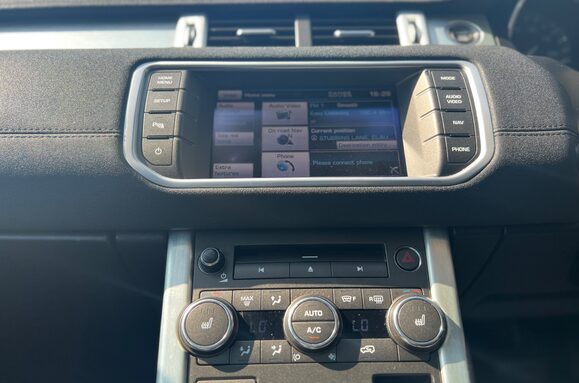 Land Rover Range Rover Evoque 2.2 SD4 PURE TECH AUTO PAN ROOF 33