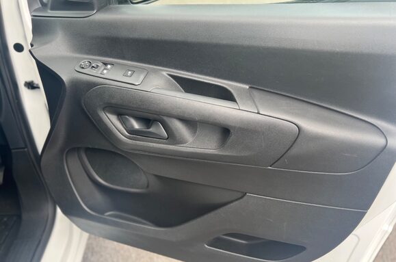 Vauxhall Combo L1H1 2300 SPORTIVE S/S 16