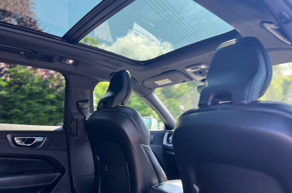 Volvo XC60 2.0 D4 R-DESIGN AWD AUTO GLASS PANORAMIC ROOF 27