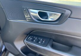 Volvo XC60 2.0 D4 R-DESIGN AWD AUTO GLASS PANORAMIC ROOF 28