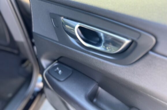 Volvo XC60 2.0 D4 R-DESIGN AWD AUTO GLASS PANORAMIC ROOF 29