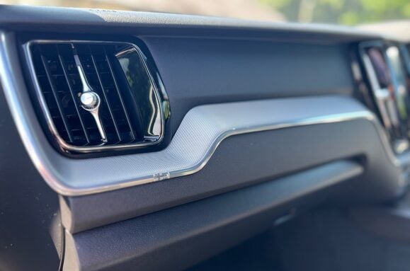 Volvo XC60 2.0 D4 R-DESIGN AWD AUTO GLASS PANORAMIC ROOF 32