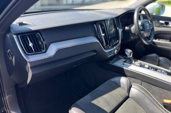 Volvo XC60 2.0 D4 R-DESIGN AWD AUTO GLASS PANORAMIC ROOF 34