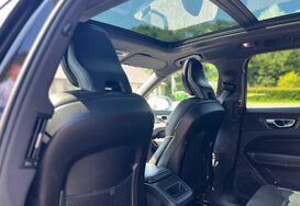 Volvo XC60 2.0 D4 R-DESIGN AWD AUTO GLASS PANORAMIC ROOF 37