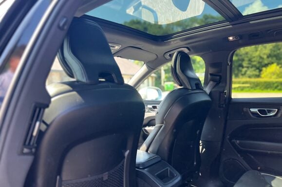 Volvo XC60 2.0 D4 R-DESIGN AWD AUTO GLASS PANORAMIC ROOF 37