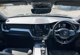 Volvo XC60 2.0 D4 R-DESIGN AWD AUTO GLASS PANORAMIC ROOF 40