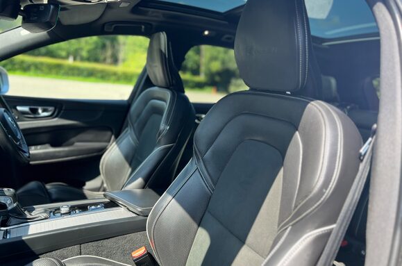 Volvo XC60 2.0 D4 R-DESIGN AWD AUTO GLASS PANORAMIC ROOF 42