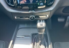 Volvo XC60 2.0 D4 R-DESIGN AWD AUTO GLASS PANORAMIC ROOF 43