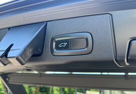 Volvo XC60 2.0 D4 R-DESIGN AWD AUTO GLASS PANORAMIC ROOF 44